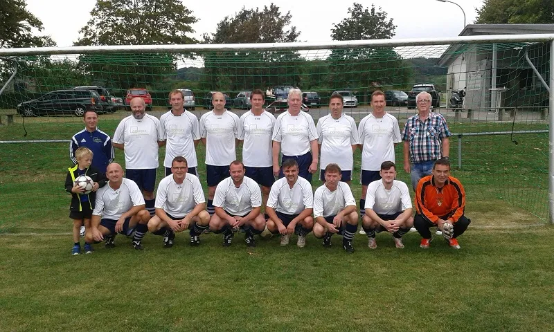 Gruppenbild von Fußballmannschaft