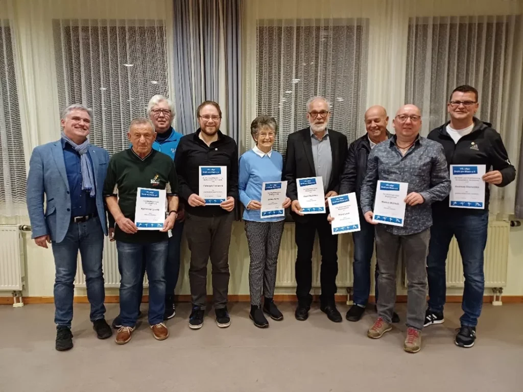 Eine Gruppe von Vereinsmitgliedern