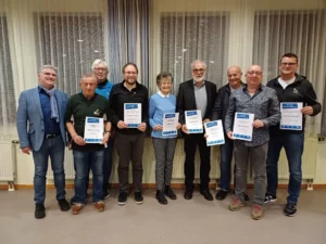 Eine Gruppe von Vereinsmitgliedern