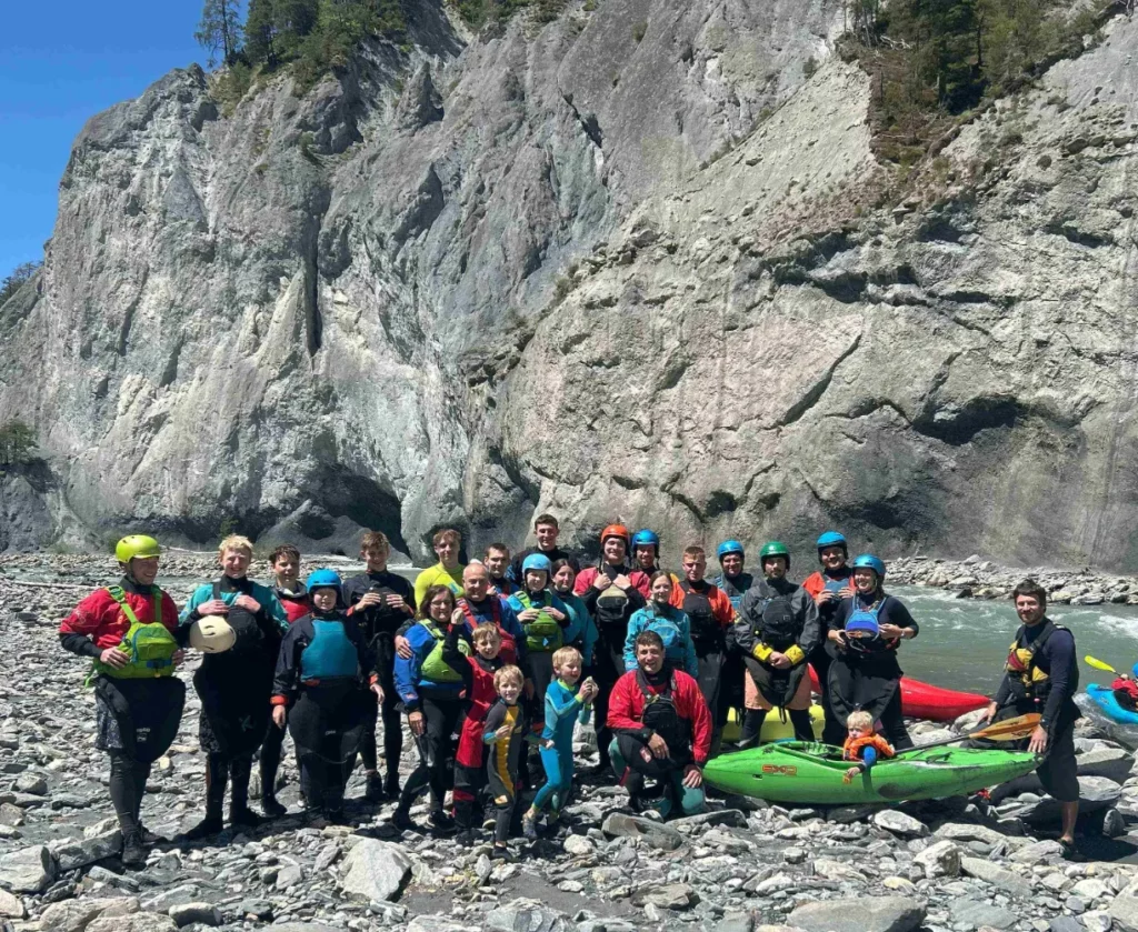 Gruppenbild , die zusammen in einer starken Formation steht, am Schwarzen Loch