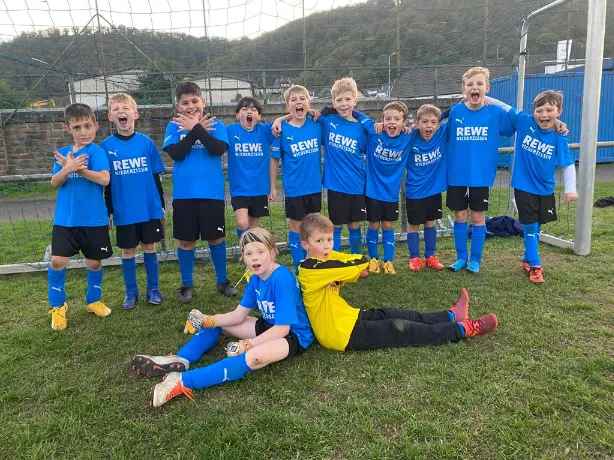 E-Jugend-Mannschaften beim gemeinsamen Training des VfL Brohl