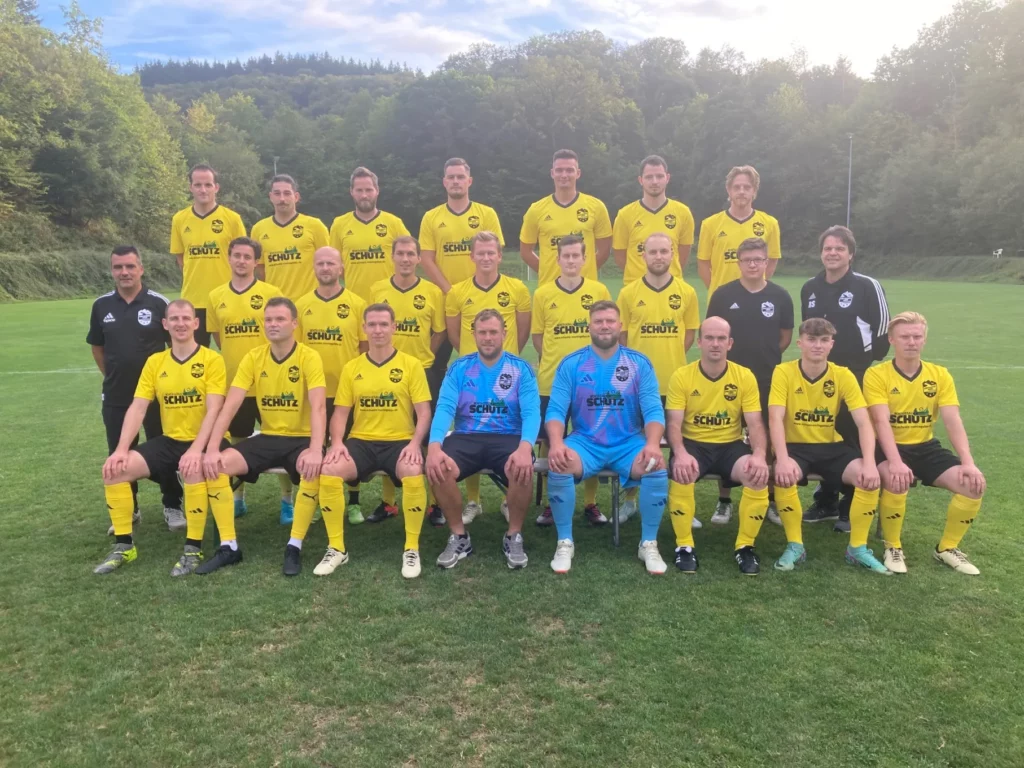Gruppenbild der SG Vinxtbachtal-Brohl-Fußballmannschaft in der Saison 2025/2026