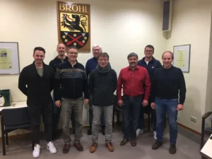 Mitglieder der Fußballabteilung des VfL 1892 Brohl/Rhein e.V. während der Jahreshauptversammlung