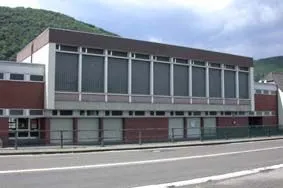 Eine große Sporthalle