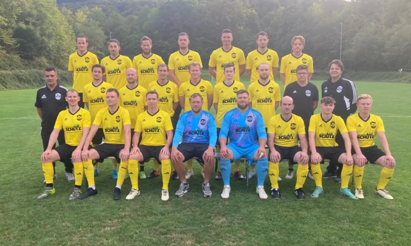 Gruppenbild der SG Vinxtbachtal-Brohl-Fußballmannschaft in der Saison 2025/2026