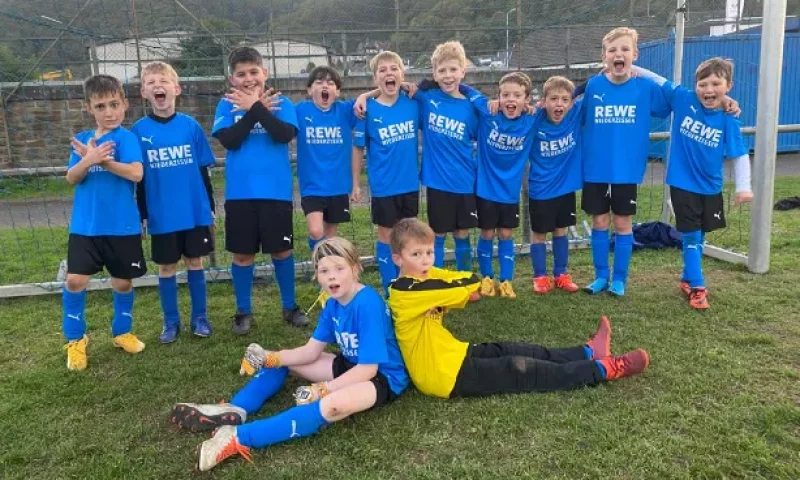 E-Jugend-Mannschaften beim gemeinsamen Training des VfL Brohl